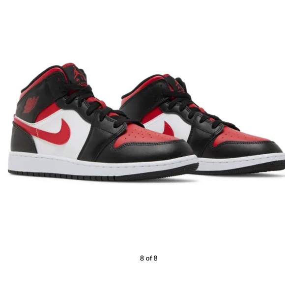 2022 Air Jordan 1 Mid GS 'Black Fire Red' - Picture 1 of 7
